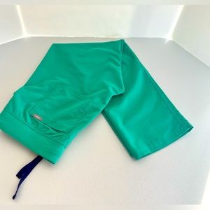 Figs surgical green Livingston basic scrub pants